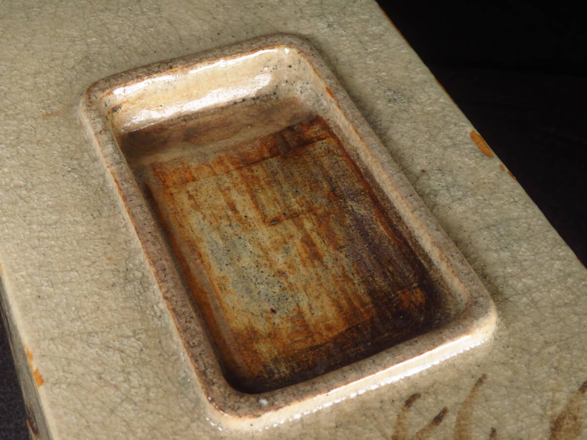 【SAKURAYA】コレクター所蔵品【尾形乾山 乾山深省 鉄絵山水花鳥図陶硯箱】小引出 書道具 作家 在銘 骨董品 古美術品 珍品 全長21.8cm_画像9
