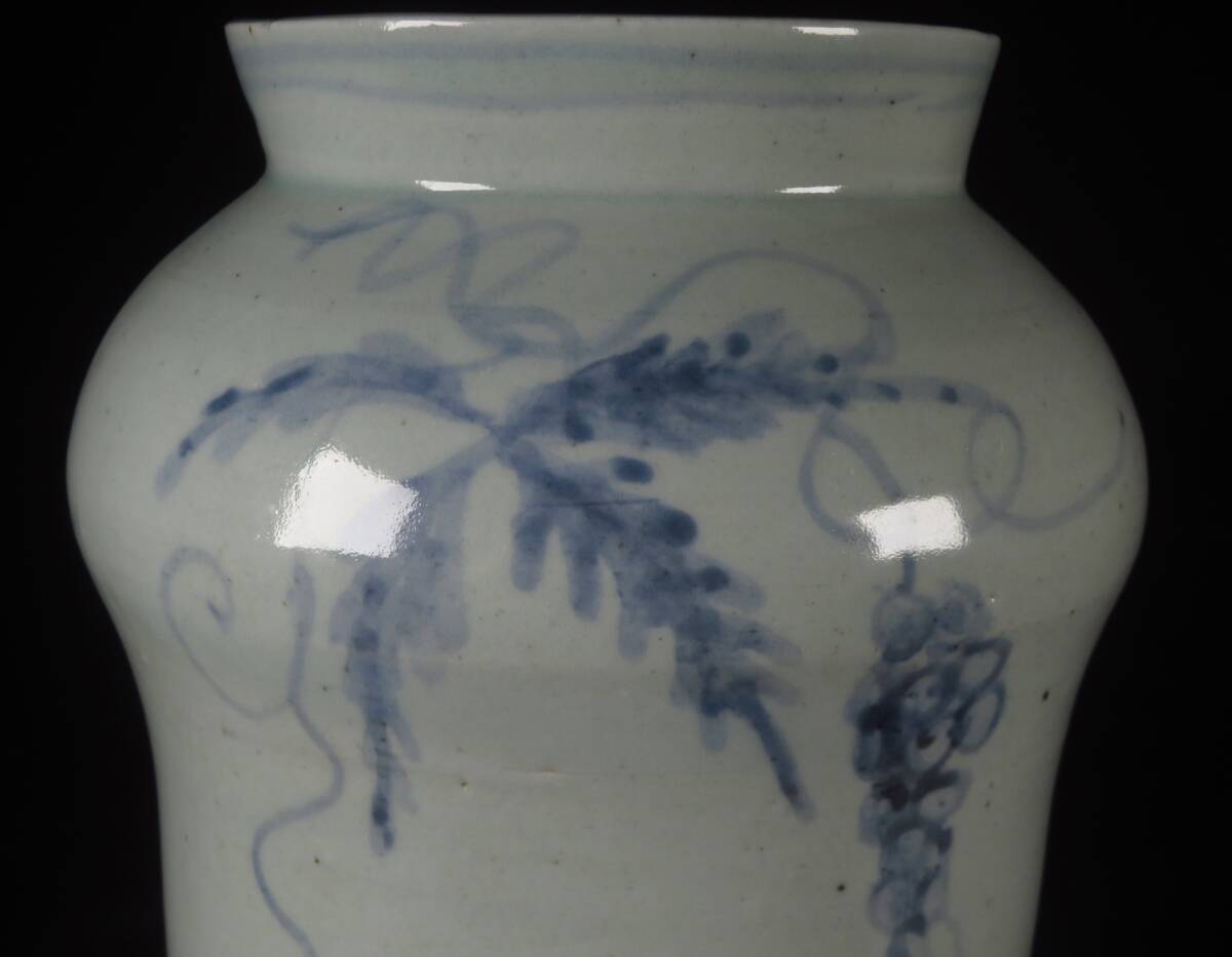 【SAKURAYA】朝鮮古美術【李朝 白磁 染付葡萄文花瓶】壷 壺 朝鮮古陶磁 時代 高麗 韓国 茶道具 分院 古作 骨董品 古美術品 高さ21cm_画像6