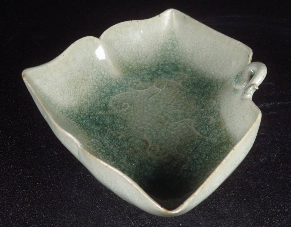 【SAKURAYA】江戸時代 尾張徳川家への献上品 御深井焼 葵葉形皿 向付 青磁 小皿 茶道具 希少品 時代 骨董品 古美術品 全長17cm_画像3