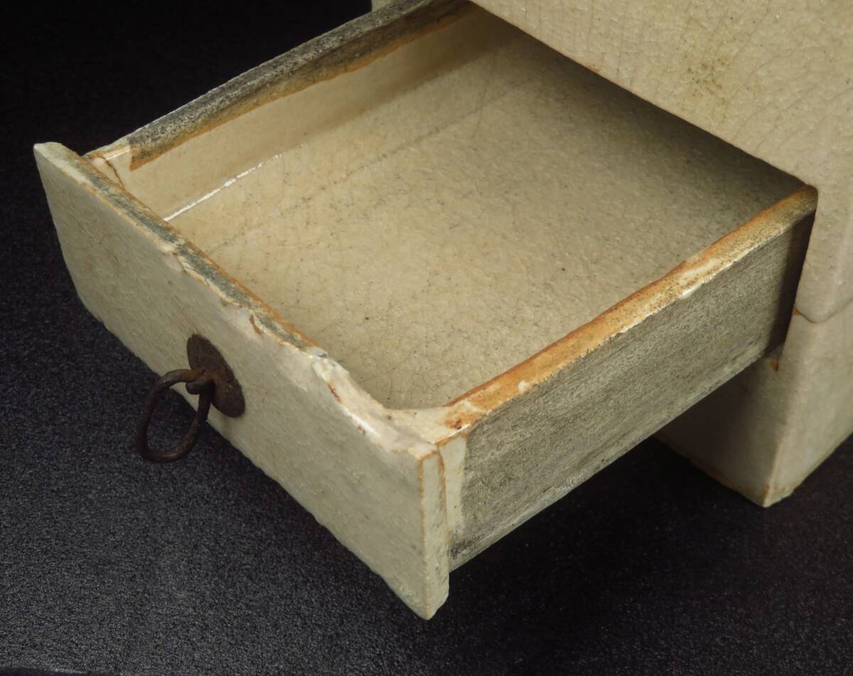 【SAKURAYA】コレクター所蔵品【尾形乾山 乾山深省 鉄絵山水花鳥図陶硯箱】小引出 書道具 作家 在銘 骨董品 古美術品 珍品 全長21.8cm_画像8