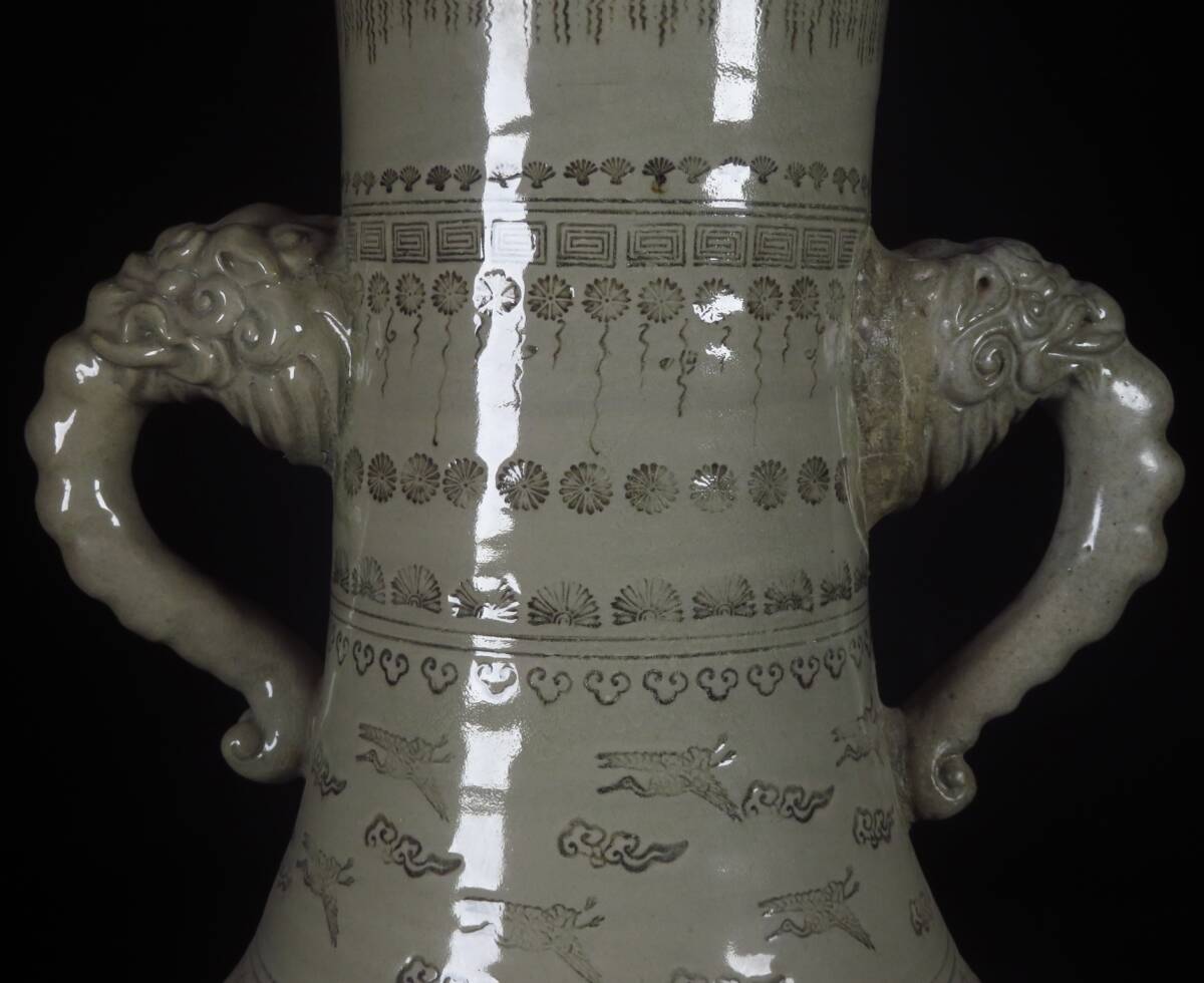 【SAKURAYA】最上位作 高さ50cmの希少な作品【献上唐津 象嵌雲鶴文象耳付大花瓶】壷 壺 献上手 古唐津 唐津焼 珍品 三階菱 家紋 骨董品_画像3