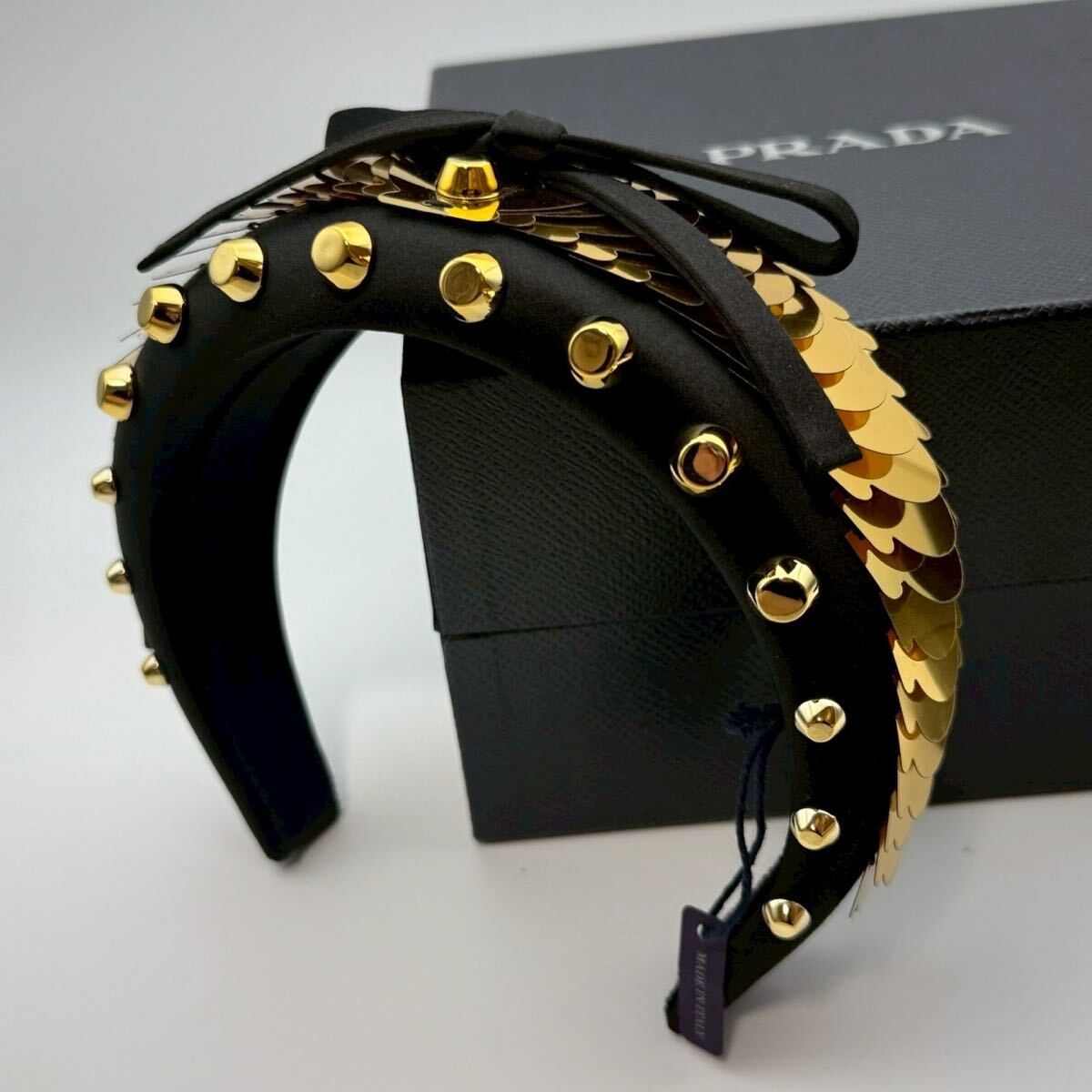 [ супер супер редкий * не использовался хранение товар ]PRADA Prada лента-ободок napa кожа атлас лента Gold заклепки украшен блестками аксессуары для волос 