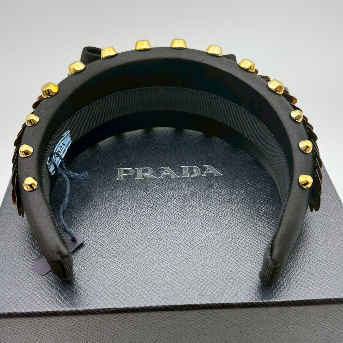 [ супер супер редкий * не использовался хранение товар ]PRADA Prada лента-ободок napa кожа атлас лента Gold заклепки украшен блестками аксессуары для волос 