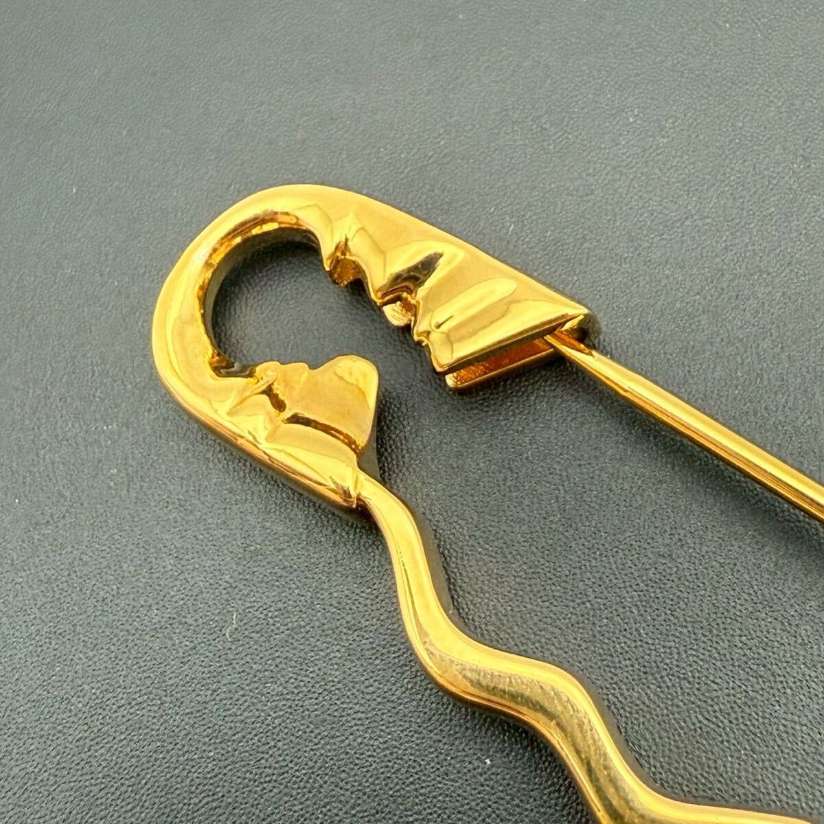 【希少・未使用保管品】Gianni Versace ジャンニ ヴェルサーチ ブローチ クリップ ピン メデューサ ゴールド コスチュームジュエリー_画像5