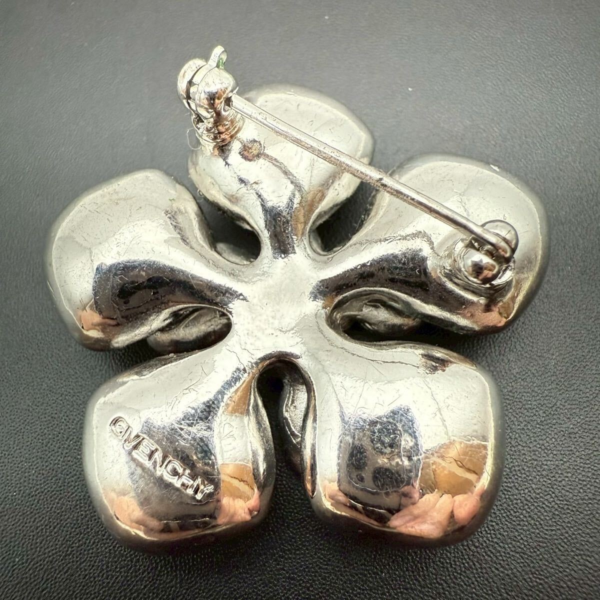 【希少・極美品】GIVENCHY ジバンシー ブローチ 大ぶり シルバー 花 フラワー カラーストーン ラインスーン コスチュームジュエリー_画像6