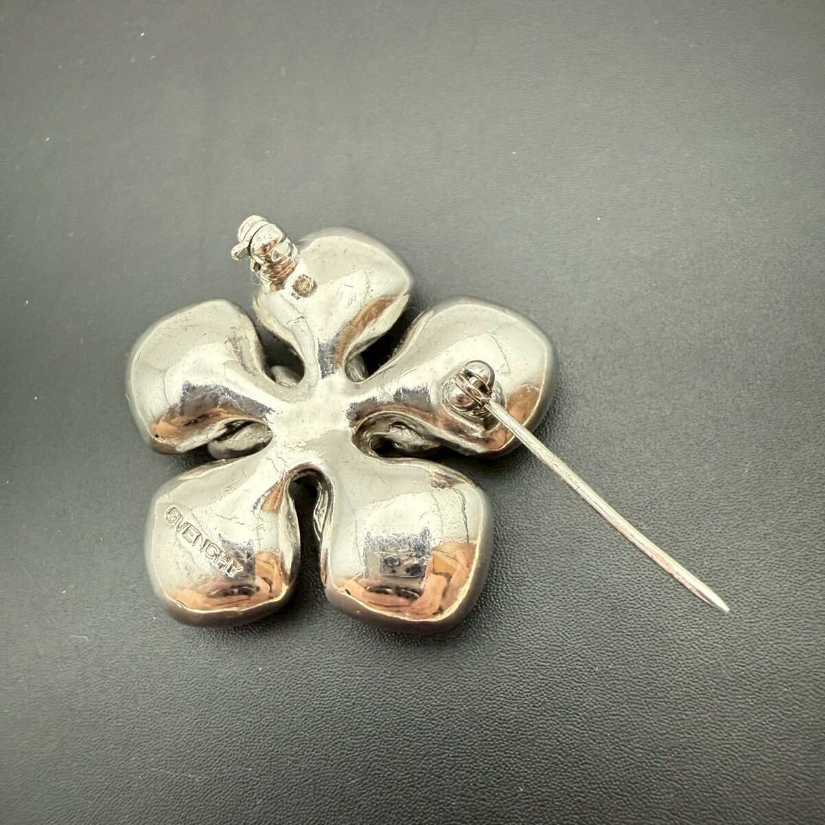 【希少・極美品】GIVENCHY ジバンシー ブローチ 大ぶり シルバー 花 フラワー カラーストーン ラインスーン コスチュームジュエリー_画像7