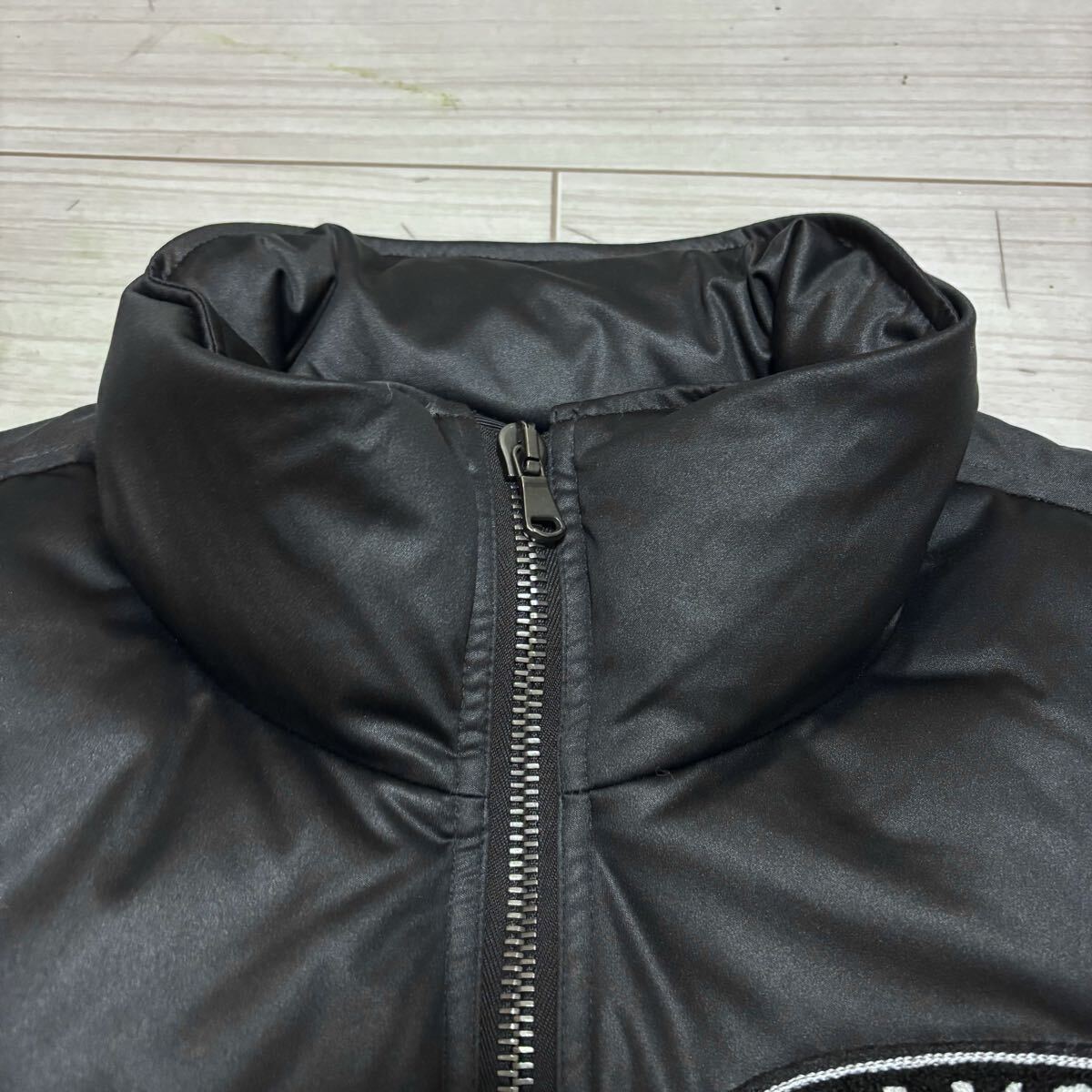 良品■roar ロアー■ダウンジャケット ２丁拳銃 マットサテン ストレッチ 2 M ブラック コンチョボタン チェーンハンガーループ ワッペン_画像4