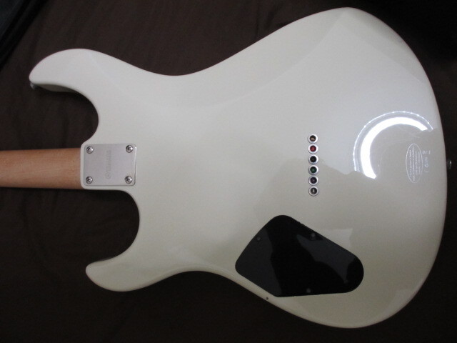 即決！送料無料！！YAMAHA / PACIFICA311H VW （ヴィンテージホワイト）小型ギターアンプ　エフェクターのセット（おまけつき）_画像4