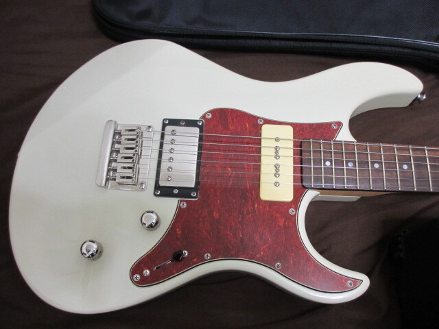 即決！送料無料！！YAMAHA / PACIFICA311H VW （ヴィンテージホワイト）小型ギターアンプ　エフェクターのセット（おまけつき）_画像2