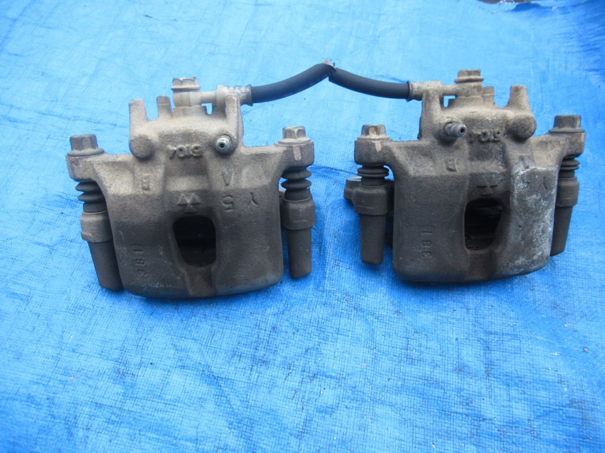 11-2-8 ミニキャブ U61T U62T フロントブレーキキャリパー 左右 // U61V U62V_画像1