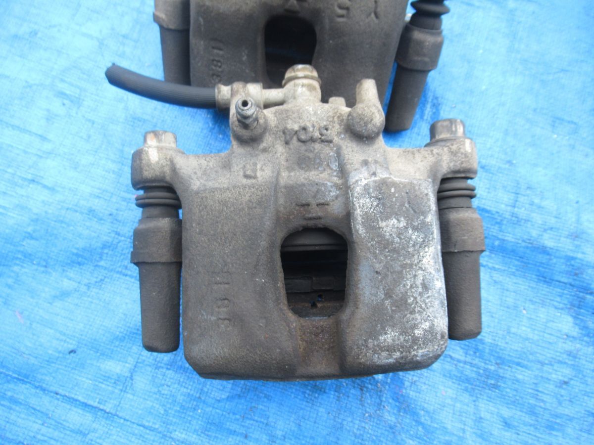 11-2-8 ミニキャブ U61T U62T フロントブレーキキャリパー 左右 // U61V U62V_画像3