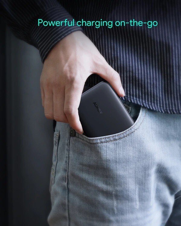 AUKEY モバイルバッテリー 10000mAh 大容量 軽量薄型 PSE認証済 スマホ 携帯充電器 type-C入出力 2USBポート iPhone Android iPad各種対応_画像5