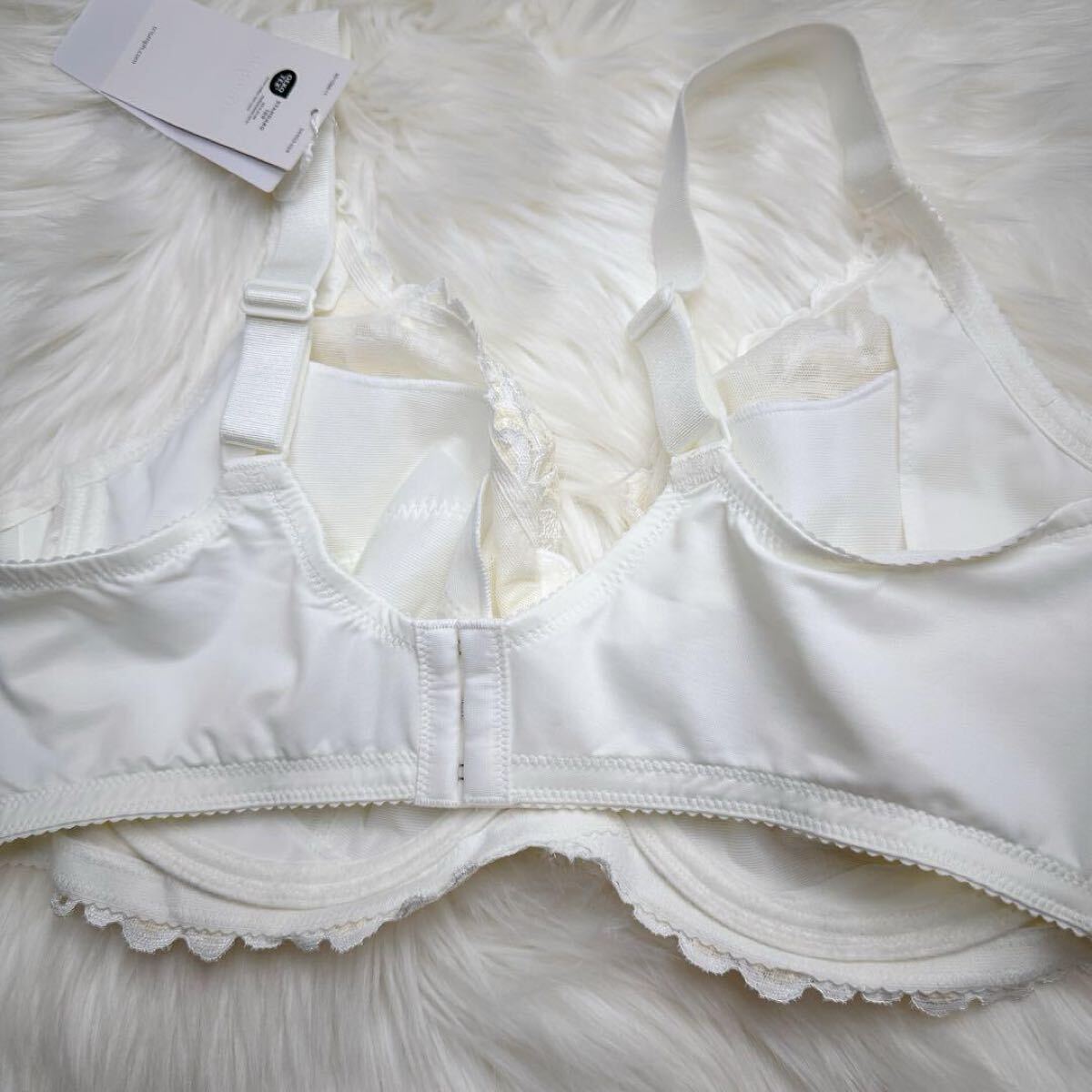 トリンプストーリー607 フルカップブラジャー ホワイト G85_画像2