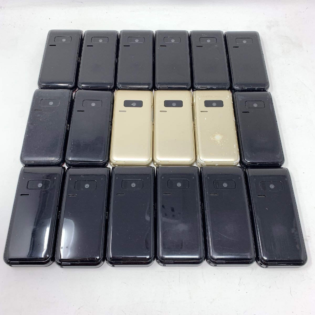 ◆ガラケー/18台セット◆Panasonic/COLOR LIFE 5 WATER PROOF 401PM/シルバー他/Softbank 3G/00361_画像2