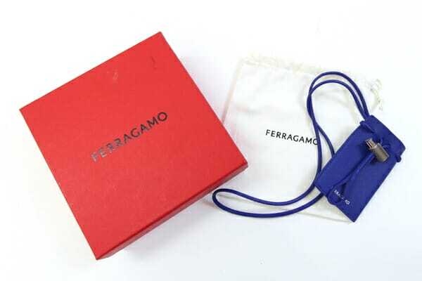  Ferragamo шея сумка голубой кожа б/у бардачок сумка ремешок на шею Logo все кожа женский 