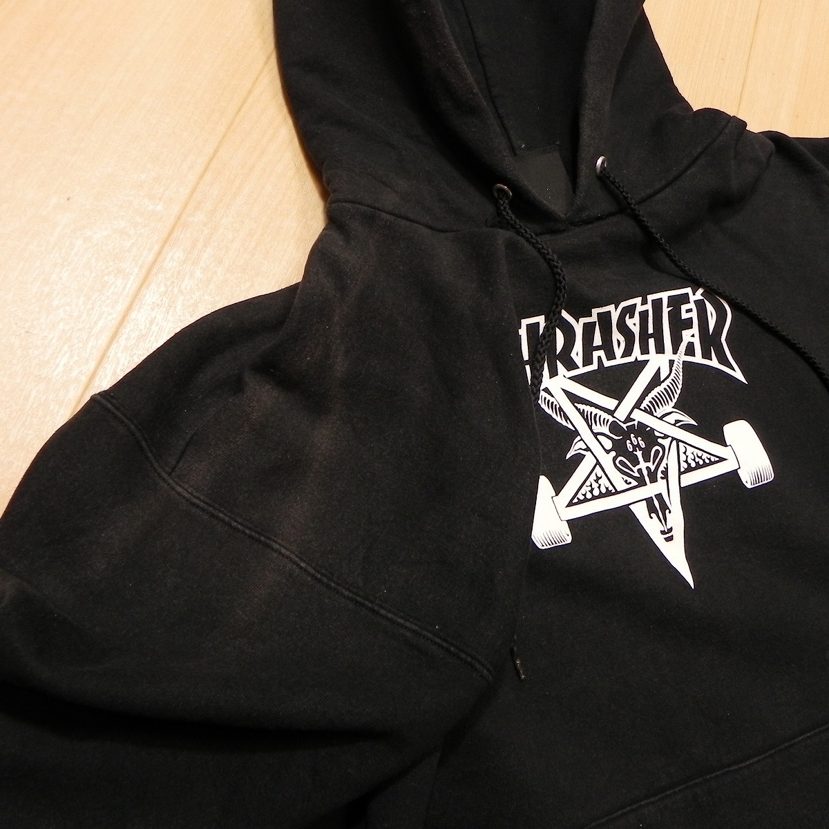 ★ THRASHER スラッシャー sweat hoodie スウェットパーカー M 黒 ブラック 古着 スケーター フェード ★h_画像3