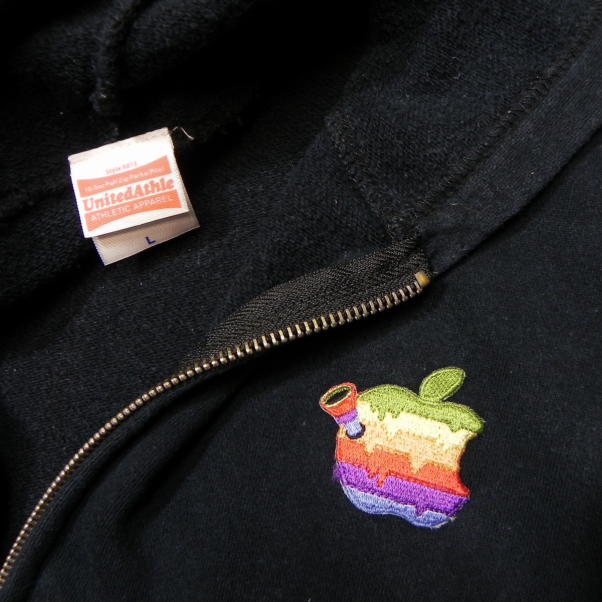 ★ United Athle ユナイテッドアスレ フルジップ ジップアップ スウェットパーカー L 黒 ブラック ワッペン付き 古着 即決 ★d_画像2