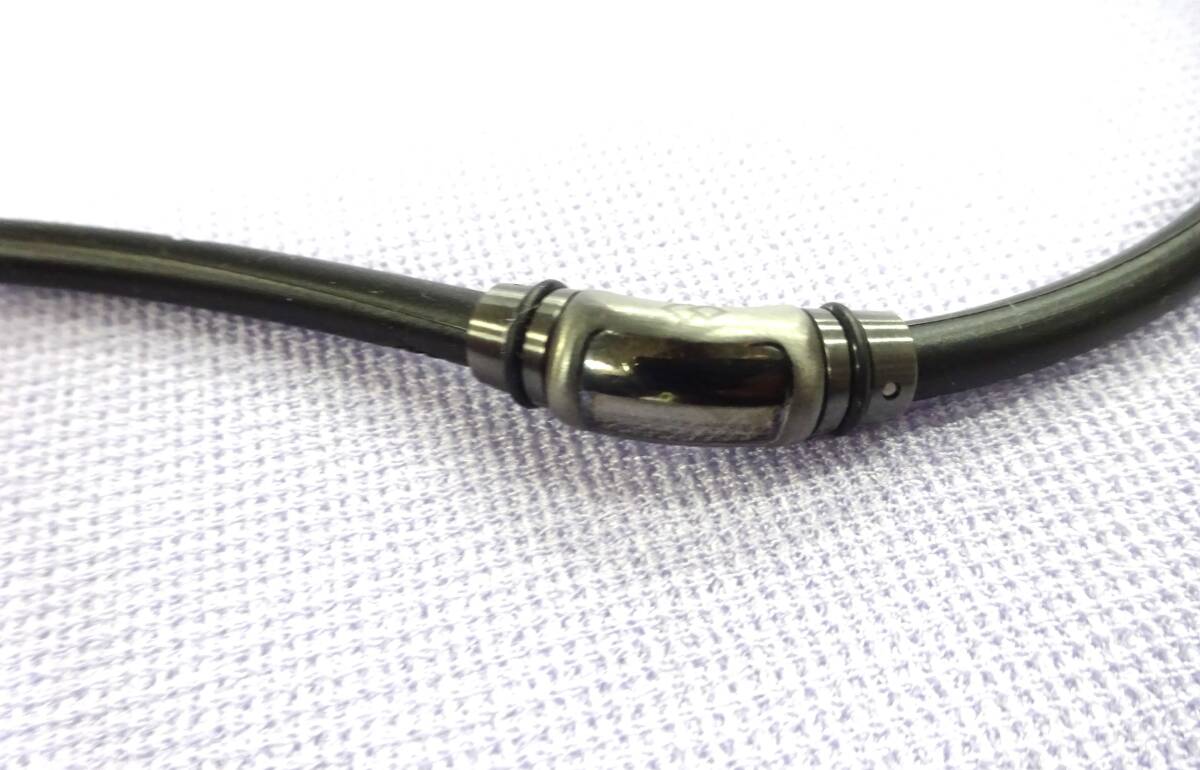 (M-932) コラントッテ Colantotte ブラック クレスト 磁気ネックレス 長さ約52㎝ ネックレス 肩こり 血流 健康 アクセサリー中古 _画像6