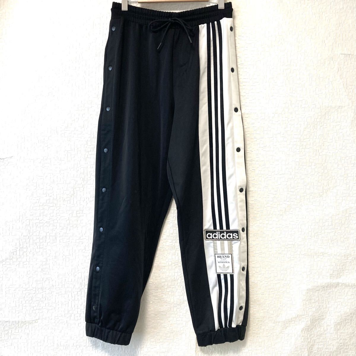 バスケやスポーツシーンに！【adidas】アディダス アディブレイク ジャージ パンツ サイドボタン 運動 練習 ブラック メンズ M/Y37775UU_画像2