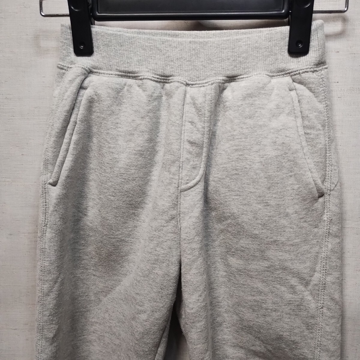 全国送料無料 ユニクロUNIQLO子供服キッズ男&女の子 杢グレー色 裏ボア付き極暖スウェットパンツ 120_画像2