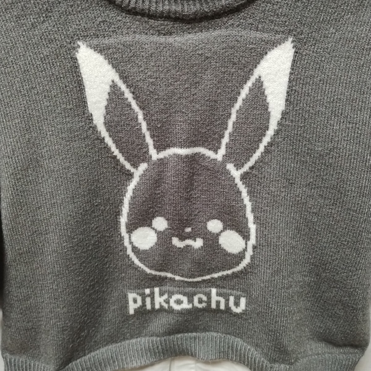 全国送料無料 モンポケ monpoke 子供服キッズベビー男＆女の子 ピカチュウ柄グレー色レイヤード重ね着風ニットセーター90_画像3