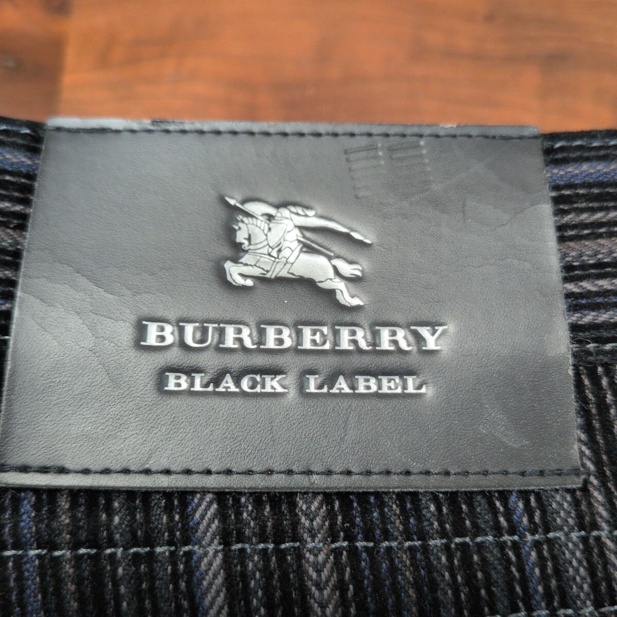 【美品】BURBERRY BLACKLABEL バーバリーブラックレーベル コーデュロイストレッチ　4マルチカラーストライプデニム　サイズ82　ブラック_画像4