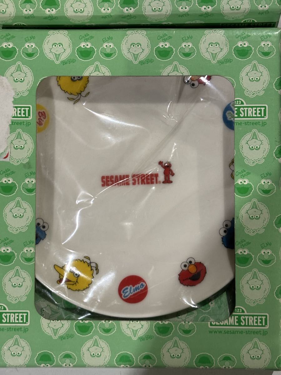 ②☆セサミストリートSESAME STREET☆シンガソングパペット アーニー・ケーキ皿 2枚☆まとめ売り！_画像5