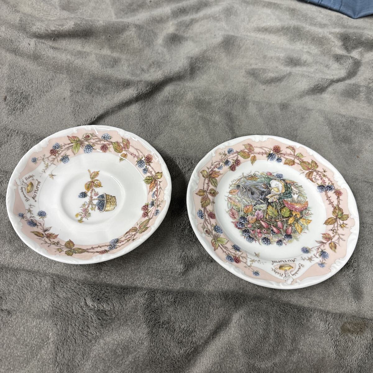 ロイヤルドルトン　ブランブリーヘッジ　秋　Autumn 　トリオ　　四季　中古　保管品_画像2