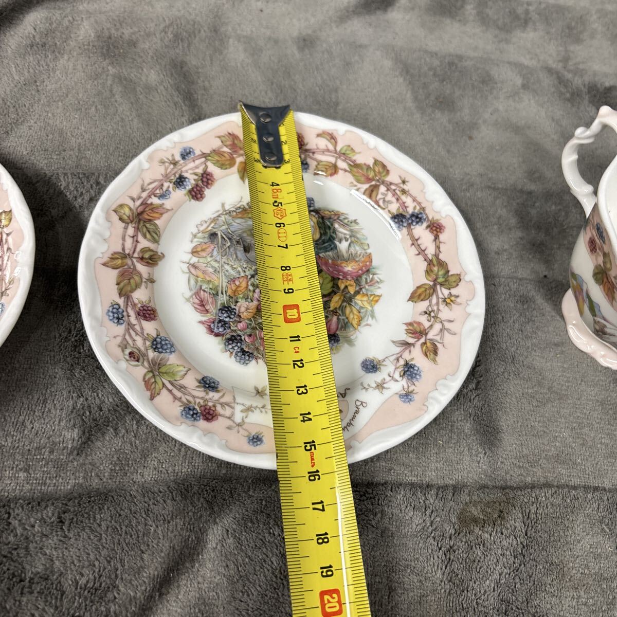 ロイヤルドルトン　ブランブリーヘッジ　秋　Autumn 　トリオ　　四季　中古　保管品_画像4