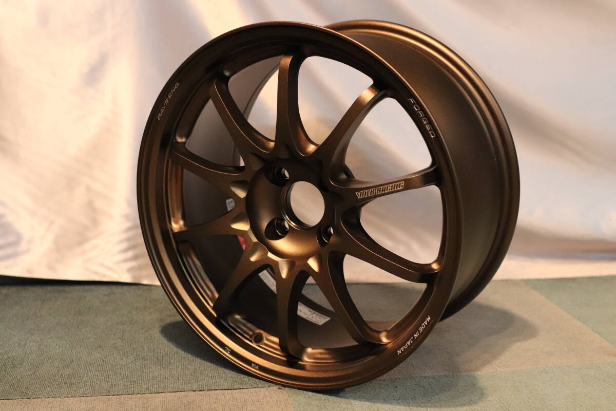 【送料無料】【新品未使用】【レイズホイール】RAYS VOLKRACING CE28N Plus 17インチ 8.5J +40 4/100 ブロンズ_画像2