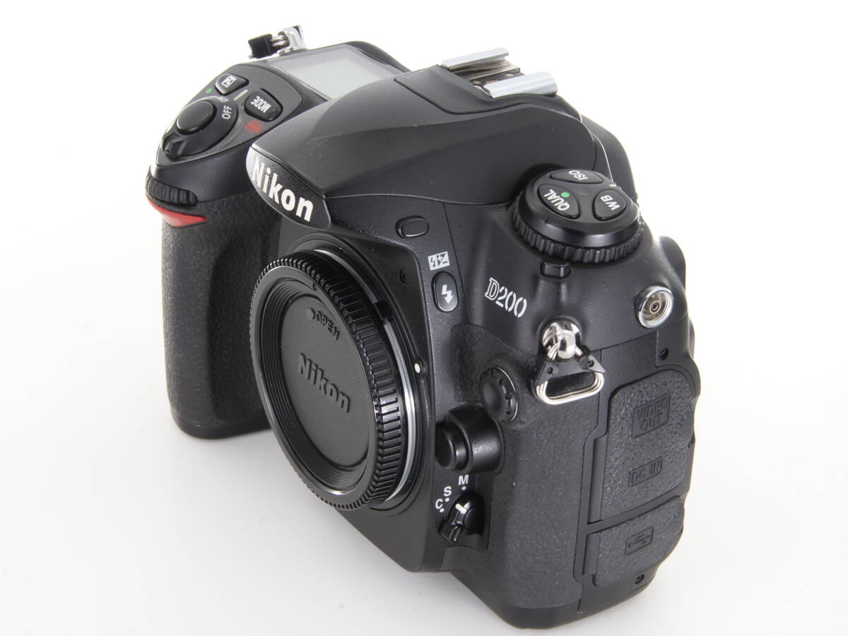 【美品】ニコン Nikon D200 ボディ 完動品 シャッター数18,922回 元箱・チャージャー・ストラップ・取説・簡単操作ガイド付き #8582_画像3