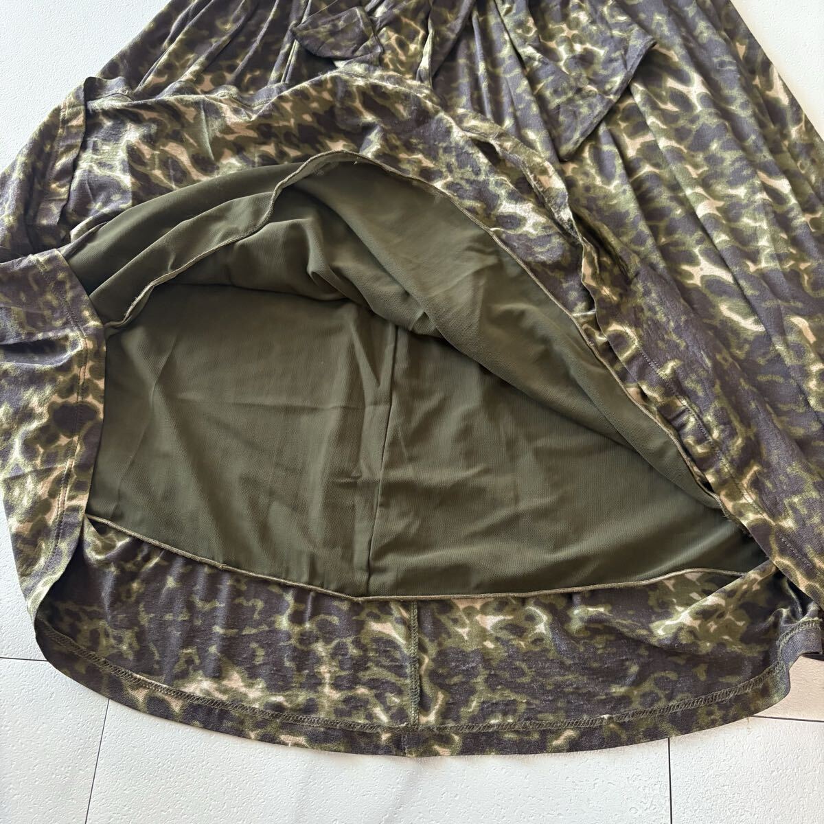 マックスマーラ　MAX MARA 白タグ　Aライン　ヒョウ柄　スカート　ロング　42サイズ　大きいサイズ　カーキ系　アースカラー_画像3