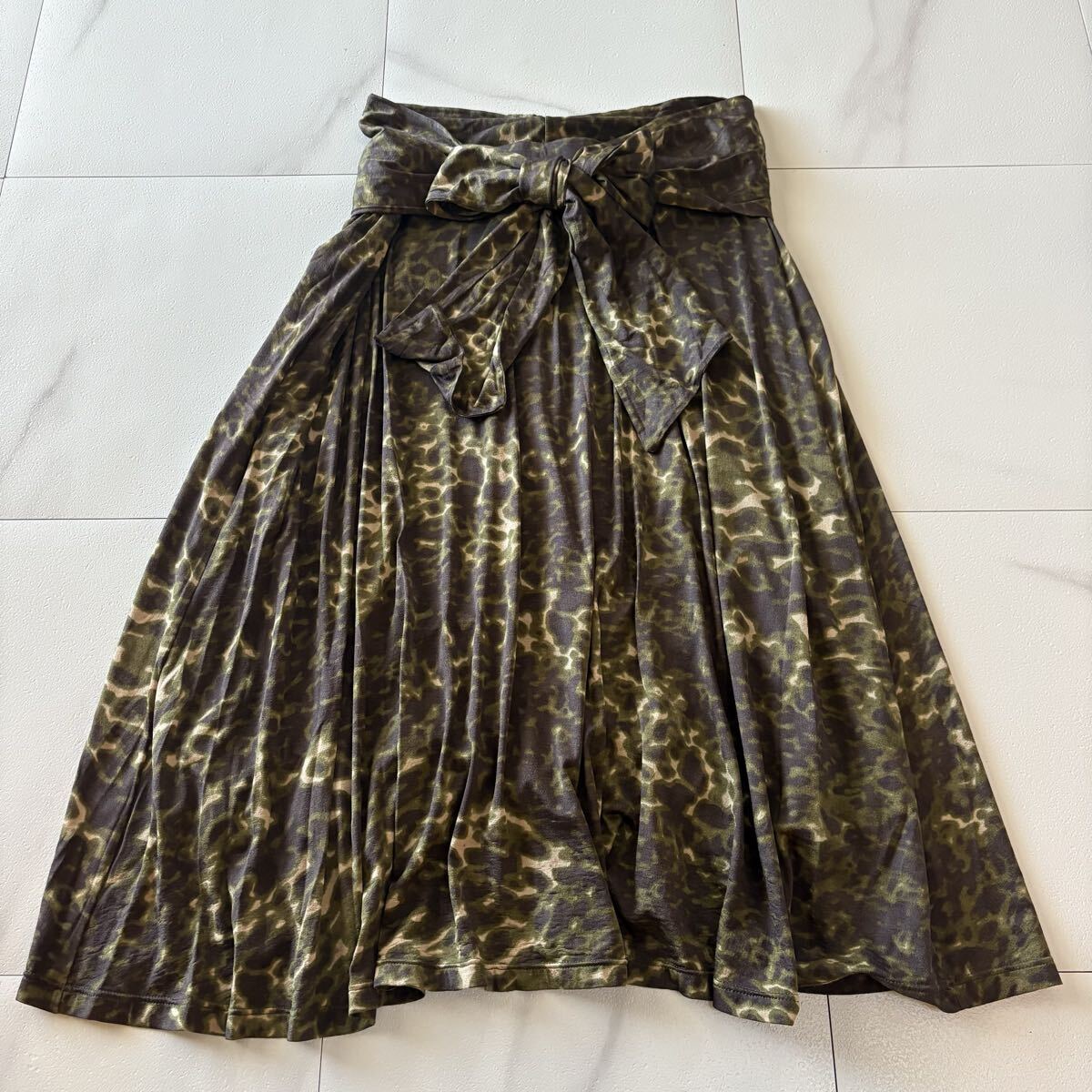 マックスマーラ　MAX MARA 白タグ　Aライン　ヒョウ柄　スカート　ロング　42サイズ　大きいサイズ　カーキ系　アースカラー_画像4
