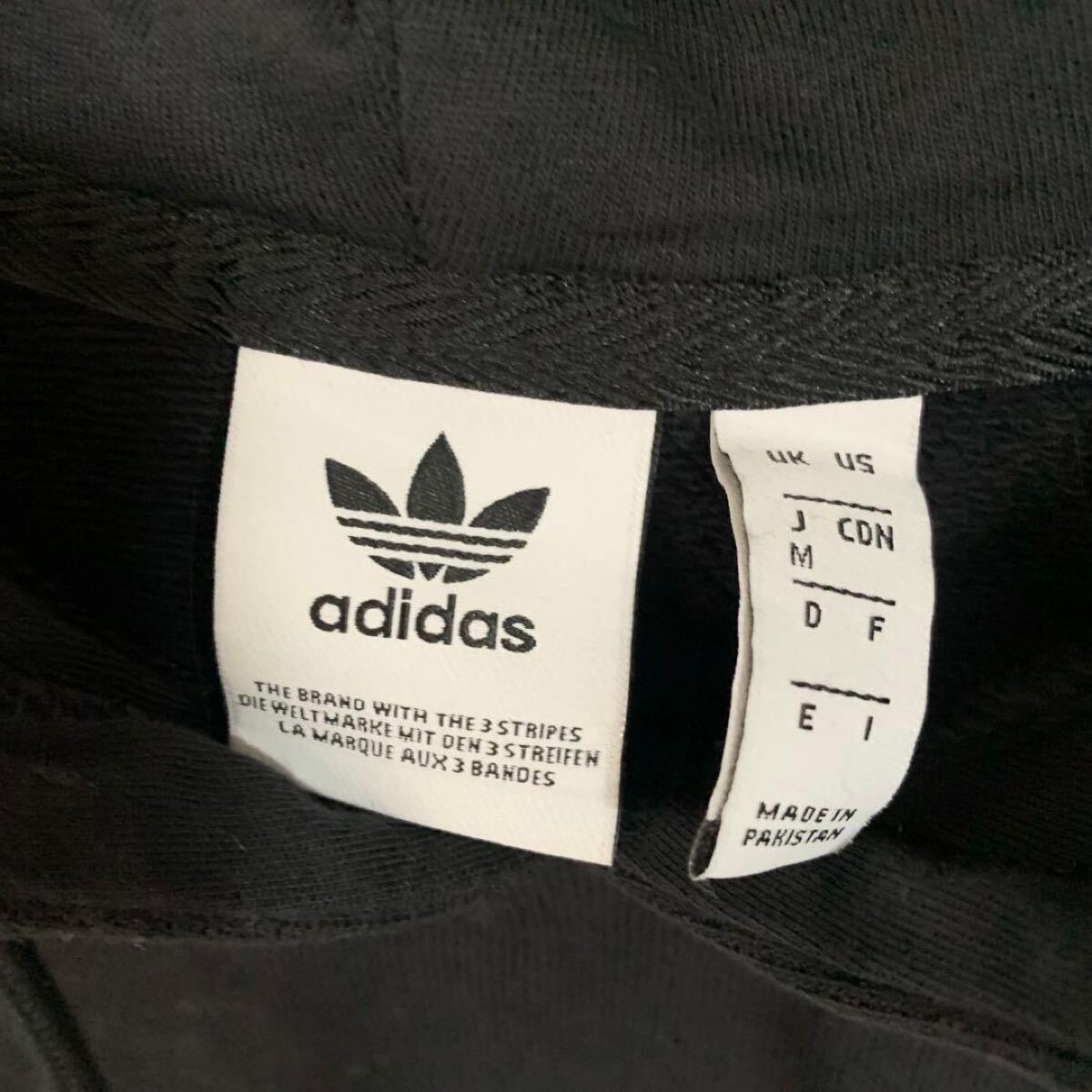 【USED】adidas アディダス レディースパーカーMサイズ 黒 トレファイルロゴ大きめ プリントロゴ_画像3