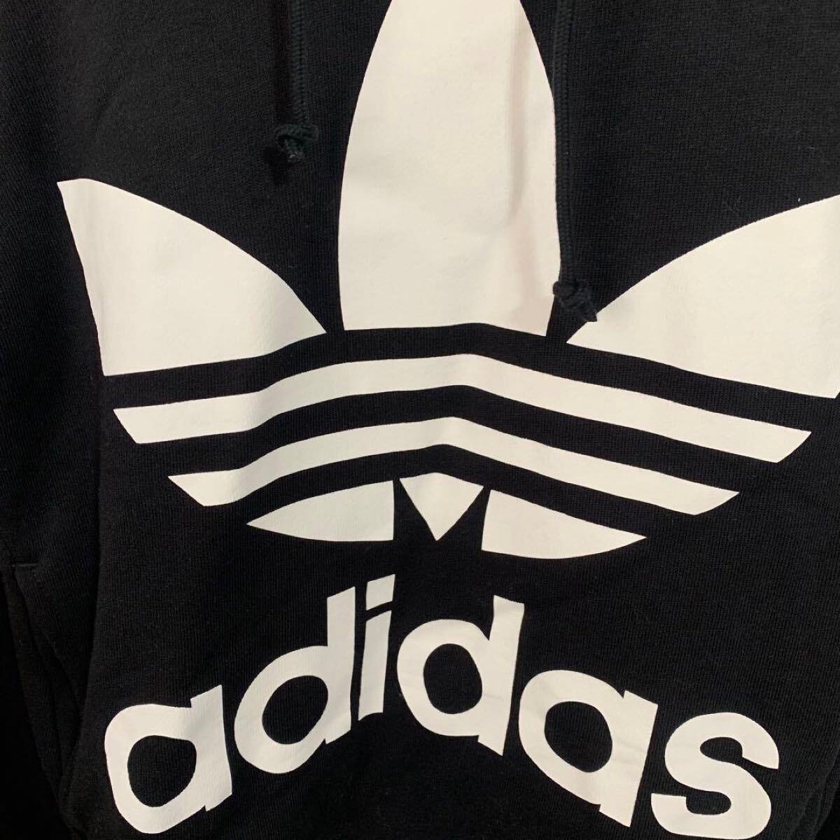 【USED】adidas アディダス レディースパーカーMサイズ 黒 トレファイルロゴ大きめ プリントロゴ_画像4