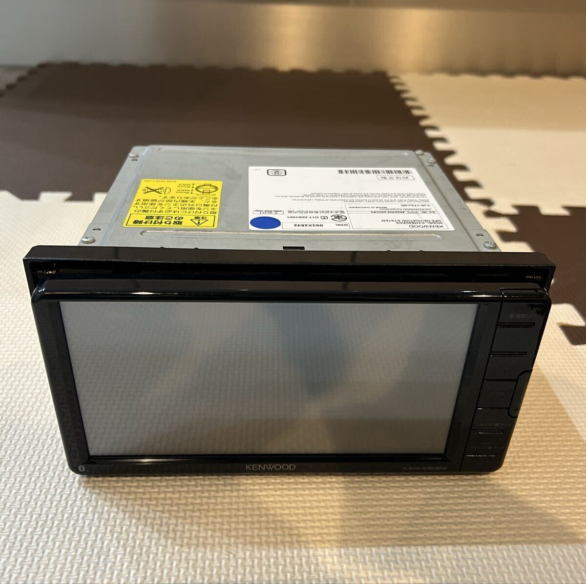 スズキ 純正 KENWOOD ケンウッド メモリーナビ カーナビ KXM-E502W 地図 2018年 DVD CD フルセグ TV SD USB Bluetooth 動作未確認 現状品_画像2