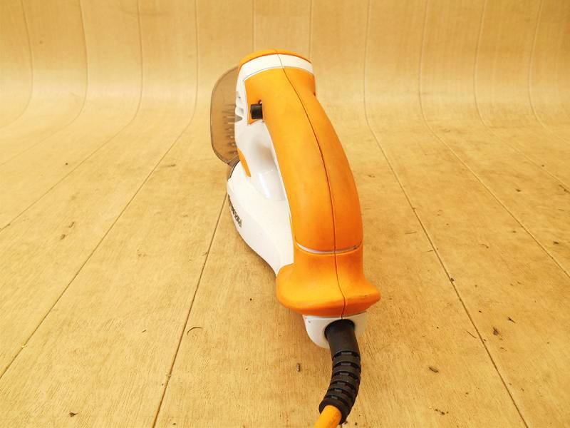 〇 京セラ KYOCERA ヘッジトリマー HT-2110 ヘッジトリマ トリマー トリマ 生垣バリカン バリカン 剪定 庭 造園 園芸 草刈 100V No.5534_画像3