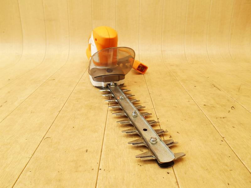 〇 京セラ KYOCERA ヘッジトリマー HT-2110 ヘッジトリマ トリマー トリマ 生垣バリカン バリカン 剪定 庭 造園 園芸 草刈 100V No.5534_画像4