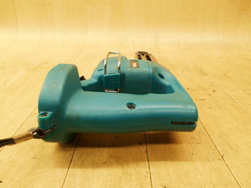 〇 makita マキタ 充電式 オートパック スクリュードライバ 6831D スクリュードライバー コードレス 本体のみ DC12V ドライバ ドライバー_画像4