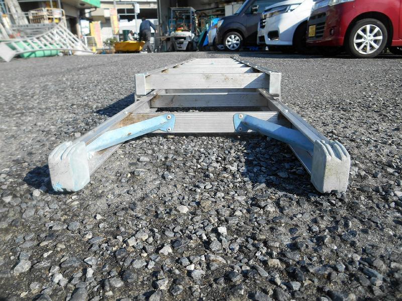 ◆ 長谷川工業 アルミ合金製伸縮形はしご LQ2-40 Hasegawa 伸縮 二連 2連 はしご ハシゴ 梯子 アルミ合金製 100kg 全長4m2cm No.5602_画像3