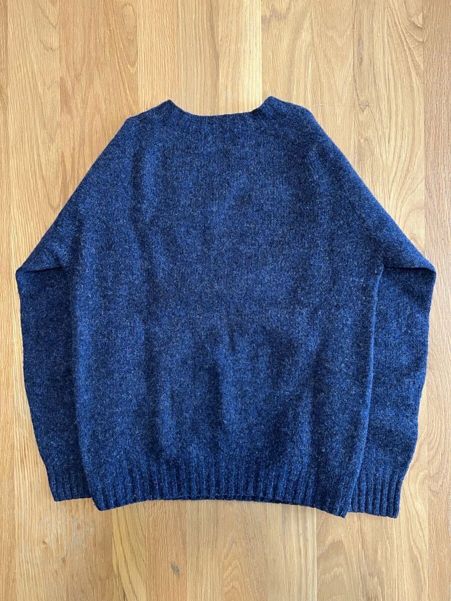 <INVERALLAN(インバーアラン)SHETLAND CREWNECK SWEATER(シェットランドクルーネックセーター)DENIM(デニム)>スコットランド製_画像2