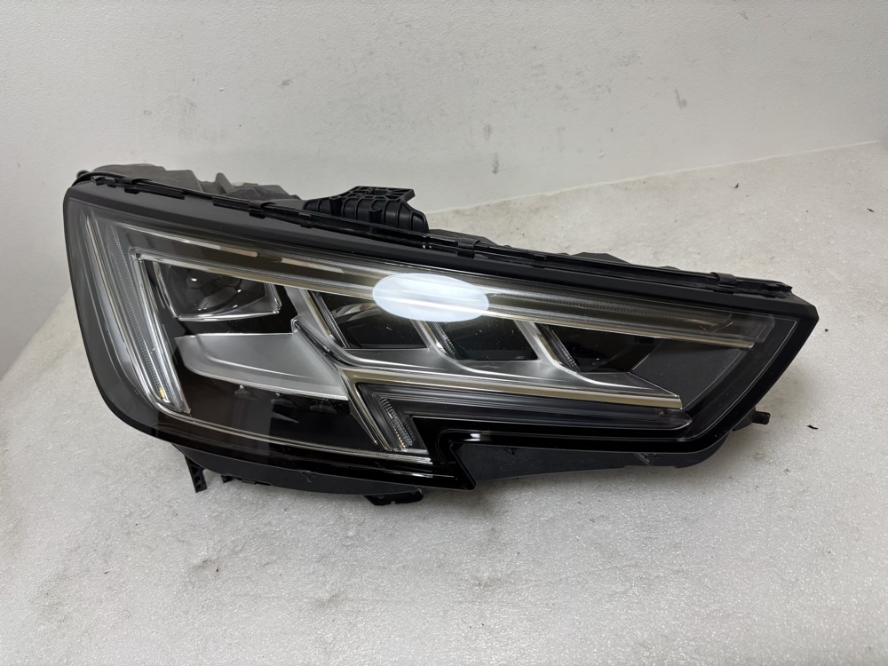 ☆ アウディ A4 8W マトリクス LED ヘッドライト 右 ☆51121_画像1