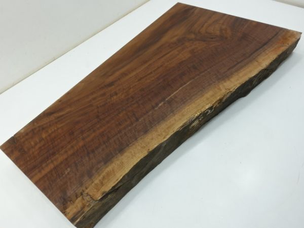 No,7337-12　クラロウォルナット　厚さ64ｍｍくらい×長さ707ｍｍ×幅270～410ｍｍ　送料無料　ウォールナット_画像2