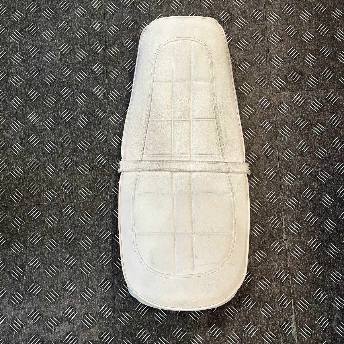 白 シート バナナ Z1 Z2 RS A4 A5 FX マッハ CB GS GT CB 当時 コミネ キジマ リード _画像3