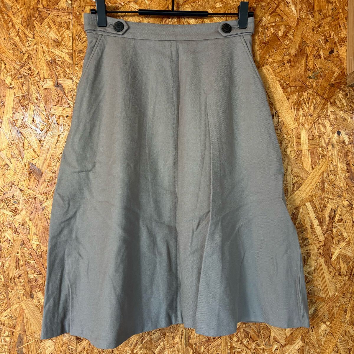 美品　UNTITLED 日本製　フレア　スカート ひざ丈 ベージュ　レディース　ボトムス　4982_画像1