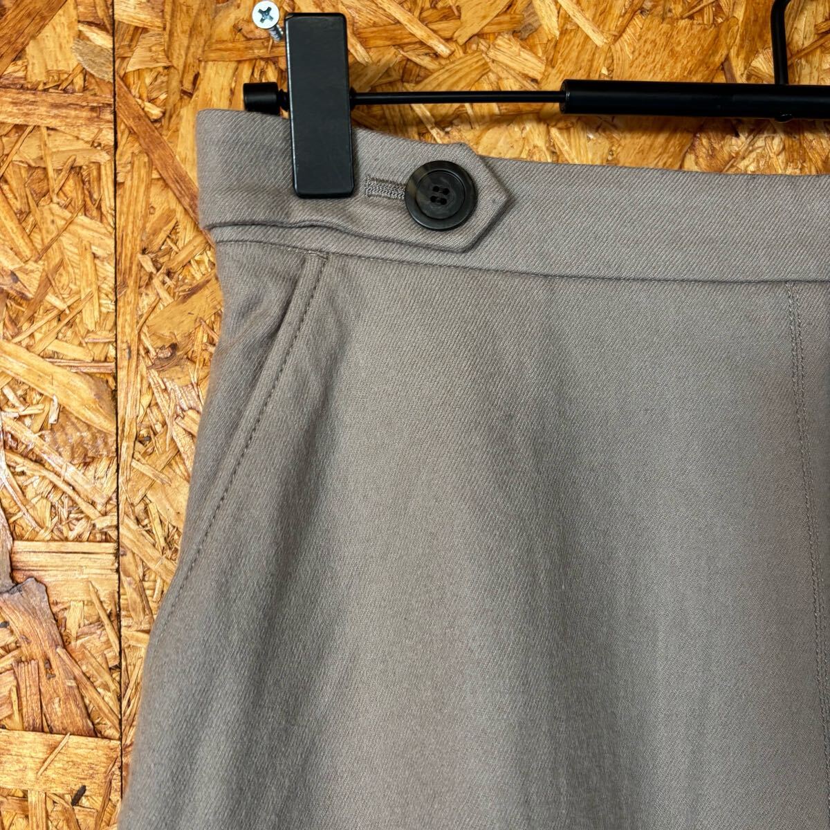 美品　UNTITLED 日本製　フレア　スカート ひざ丈 ベージュ　レディース　ボトムス　4982_画像4