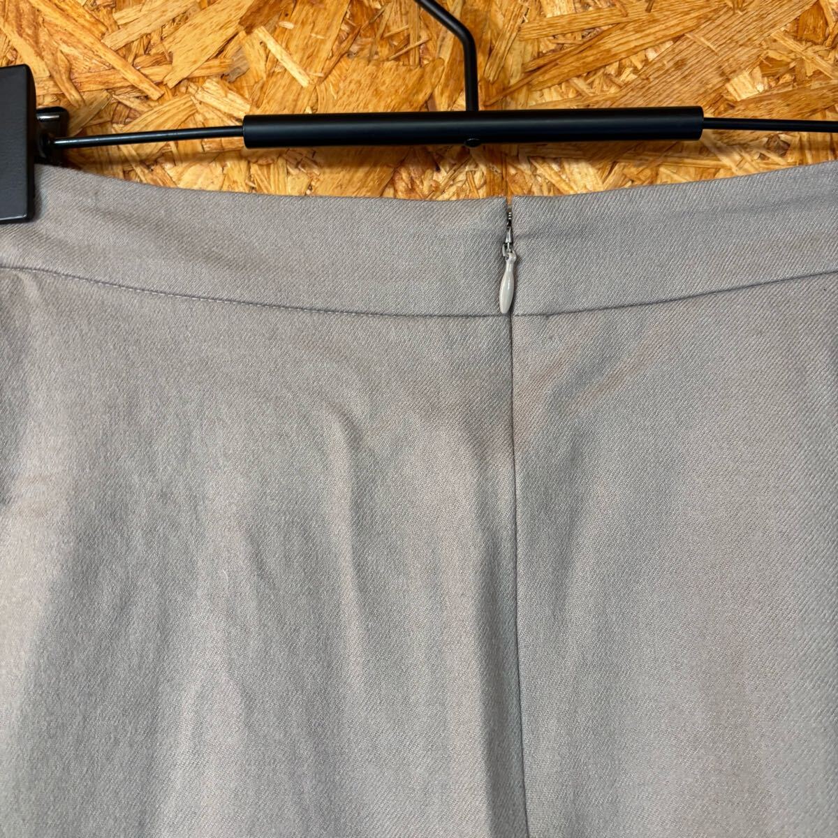 美品　UNTITLED 日本製　フレア　スカート ひざ丈 ベージュ　レディース　ボトムス　4982_画像6