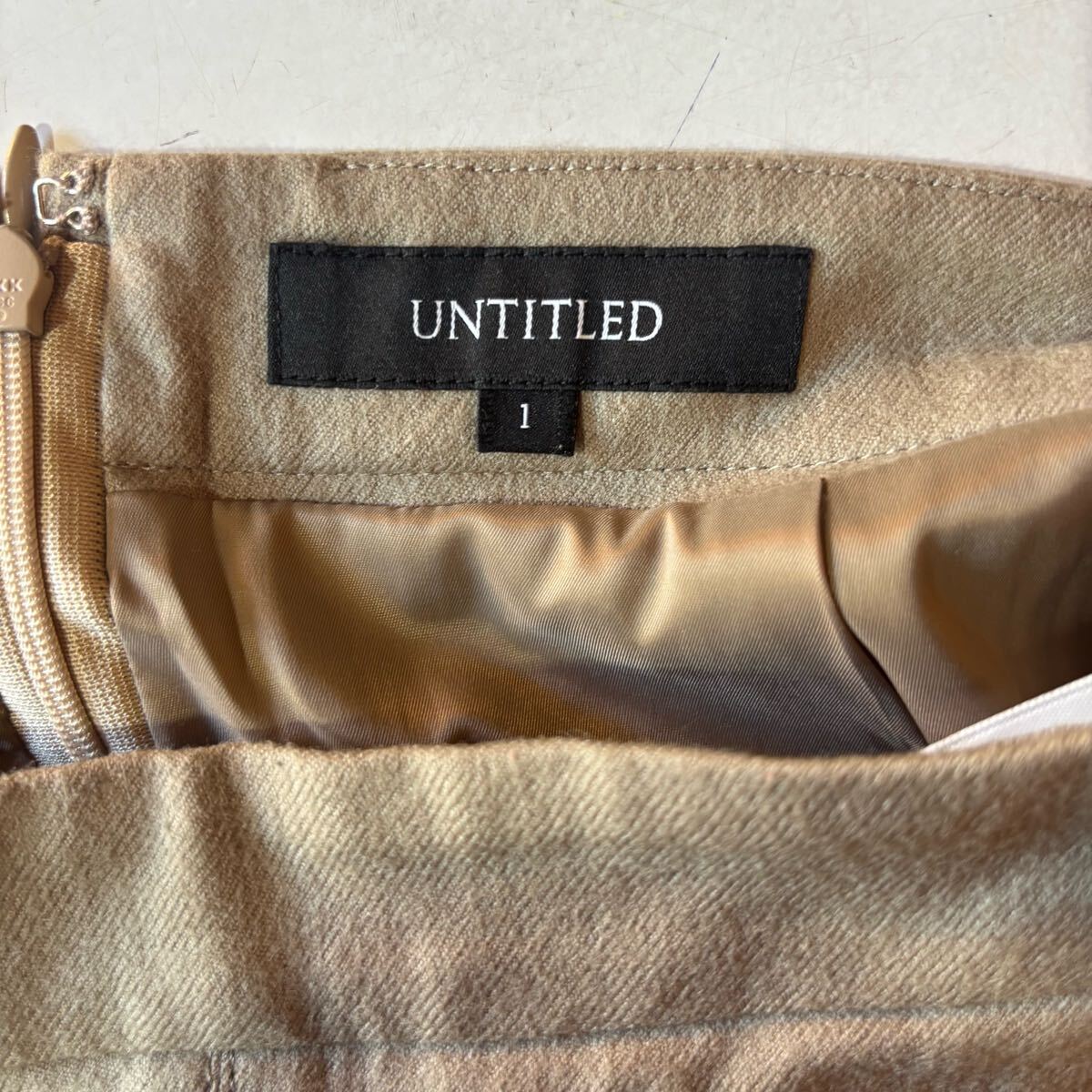 美品　UNTITLED 日本製　フレア　スカート ひざ丈 ベージュ　レディース　ボトムス　4982_画像9