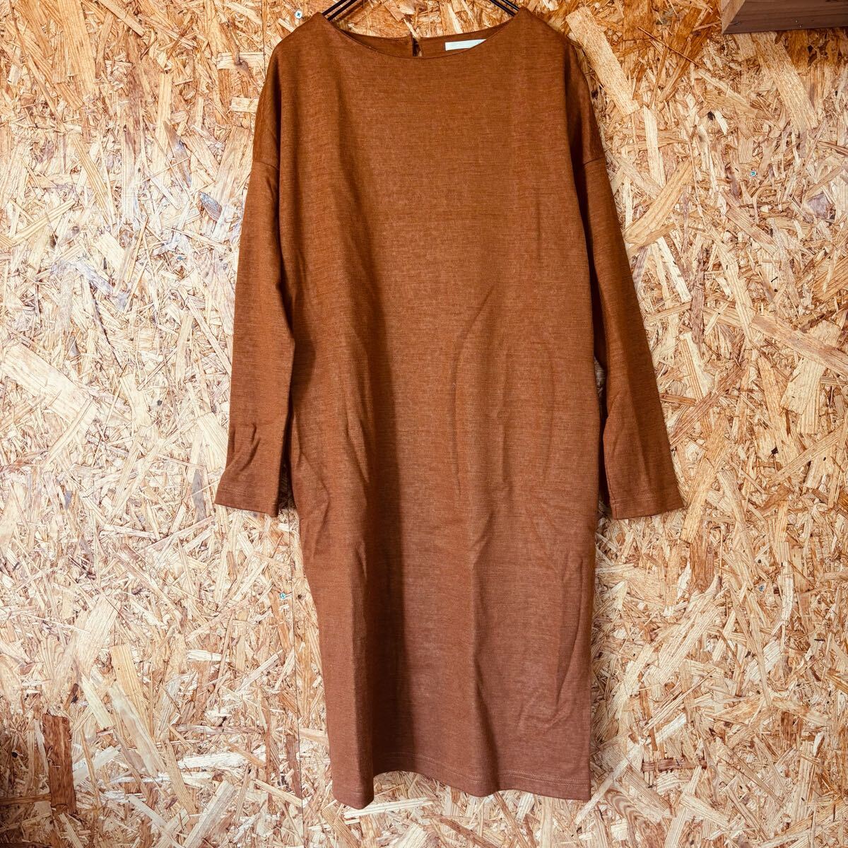 美品　URBAN RESEARCH DOORS 長袖 ワンピース ひざ丈 ポケットあり　キャメル 長袖ワンピース　4984_画像1