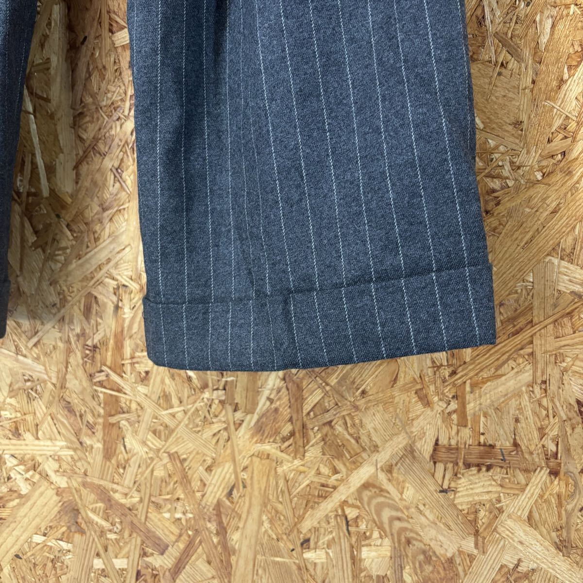 未使用　GU パンツ ストライプ タックワイドパンツ グレー レディース　Mサイズ　ボトムス　5001_画像2